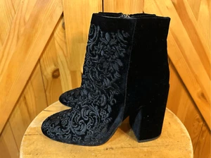 Jessica Simpson Wovella Black Velvet Embroidered Heeled Ankle Boots Booties Sz 7 - Picture 1 of 7