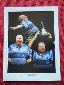 RAYMOND VAN BARNEVELD BARNEY SIGNED 12x16 PHOTO PREMIER LEAGUE CHAMPION - PROOF - Imagen 1 de 4