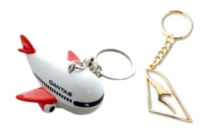 SET OF 2 QANTAS AUSTRALIA 3D KINGSY PLANE & GOLD CUT OUT LOGO KEYRING KEY RING - Picture 1 of 1