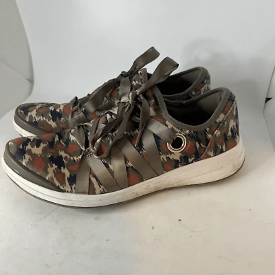 Bzees Inspire Sneakers Animal Print. Ribbon Closure 8.5 M Ladies - Image 1 of 4