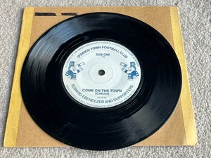Ipswich Town Vinyl 7" Schallplatte, Komm in die Stadt von Edward Ebeneezer & Supporters - Bild 1 von 5