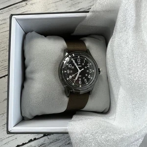 Orologio Timex TW2P88400 Originale Vietnam Camper 36mm Cinturino Nylon Cachi in Scatola Nuovo - Foto 1 di 3