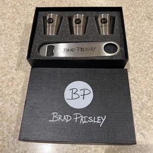 2017 Brad Paisley CD Schnapsgläser & Flaschenöffner "Love And War" - Bild 1 von 2