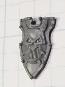 Warhammer Slaves to Darkness Bits OOP Chaos Warrior Skull Shield #S01 - Picture 1 of 3
