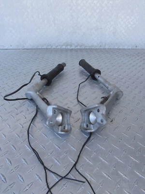 2011 11 年 HONDA ST1300PA ST 1300 PA 警察左侧和右侧把手夹 — 第 1/4 张图片