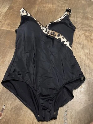 Terno de banho feminino Roxanne peça única 18/42 DD sutiã embutido acabamento chita preto - Imagem 1 de 3