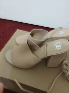 ladies Sandal in beige color - Picture 1 of 6