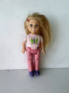 FISHER PRICE Loving Family Dollhouse BLONDE GIRL SISTER Green Butterfly 2006 - Picture 1 of 7