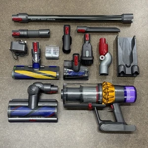 Dyson V15 Detect Absolute Cordless Vacuum Cleaner Animal Gold Handheld SV22 - Picture 1 of 12