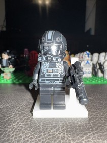 LEGO Star Wars Imperial V-Wing Pilot Minifigure SW0304