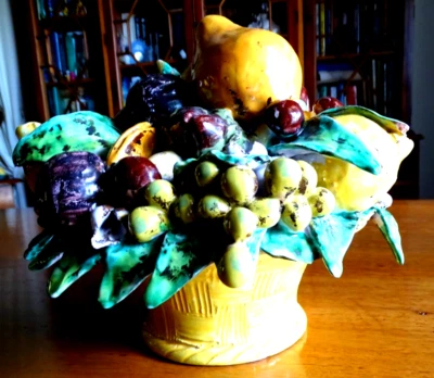 Centre table ancien ,majolique,barbotine ,corbeille coupe fruits , terre cuite - Photo 1/4