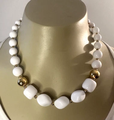 Collar Liz Claiborne Blanco Acrílico Grueso Cuentas Graduadas Tono Dorado 214 Foto 1 de 4