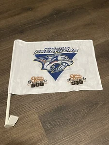 NASHVILLE PREDATORS Cracker Barrel 500 Auto FLAGGE 15,5”x 11,5” Pole Is 17” - Bild 1 von 5