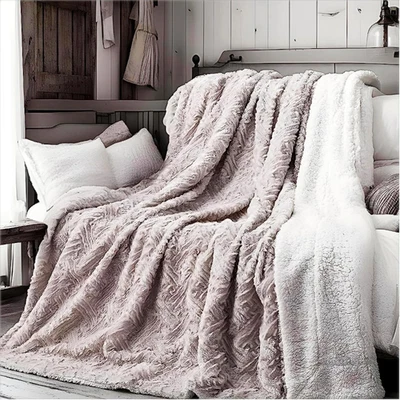 Lavender Grey Faux Fur Throw Blanket - Dreamy Geometric Embossed Sherpa Backside Foto 1 de 4