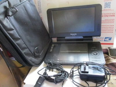 Reproductor de DVD/CD portátil Panasonic pantalla LCD de 8,5 pulgadas con estuche, cargadores de CA y 12 V Foto 1 de 4