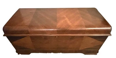 Cofre de cedro Altavista Lane diseño geométrico cascada estilo 2043 #44020 antiguo Foto 1 de 4