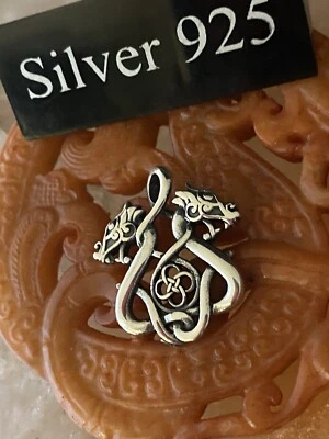 Colgante de dragones celtas de plata con cadena de plata Foto 1 de 4