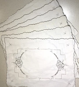 Juego de 6 colchonetas bordadas a mano Granny Core marfil gris floral 18x13 - Imagen 1 de 9