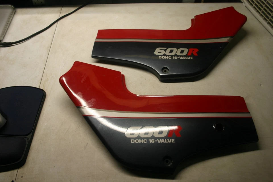 1985-1991 Kawasaki Ninja ZX600R LEFT & RIGHT side cover panel fairing - Imagem 1 de 2