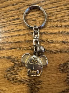 Vintage japanische Nezumi Maus Metall Schlüsselanhänger mit Glocke Sternzeichen Anhänger  - Bild 1 von 7