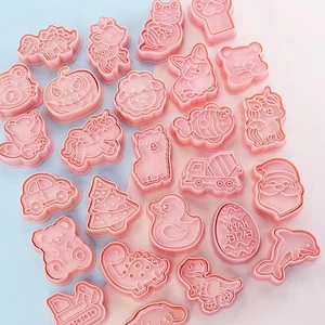 8 Ausstechformen Set Niedlich Cartoon 3D Presse Form Keks Stempel Kinder Backen Werkzeug - Bild 1 von 52