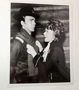 Foto promocional original ABC de F-Troop 1966 Ken Berry Jeanette Nolan espalda marcada 9x7 - Imagen 1 de 7