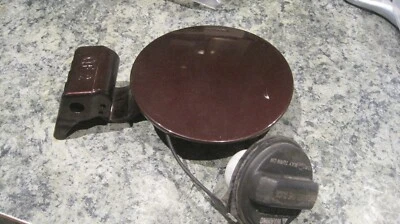 2013 Kia Optima Fuel Filler 4 Door Dark Cherry Metallic color code #IRR OEM BLEM Foto 1 de 4