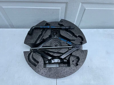 07 08 09 10 11 12 13 14 15 16 VOLVO S80 JACK ASSEMBLY WITH TOOLS AND TRAY OEM. - Изображение 1 из 4