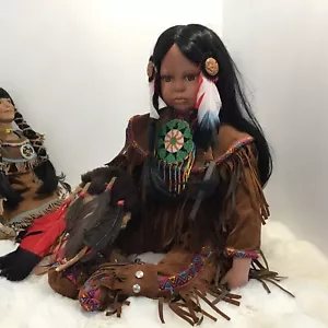 Timeless Limited Collections Porzellan Indianer sitzende Puppe 1814/2500…..0126 - Bild 1 von 7