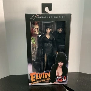 NEU NECA Elvira Mistress of the Dark Clothed Figur Signature Edition Sealed NIB - Bild 1 von 2