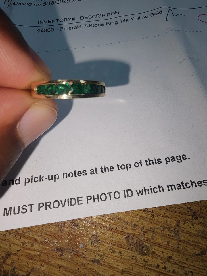 Anillo de 7 piedras de oro amarillo de 14 k esmeralda 1/2 CTW Foto 1 de 4