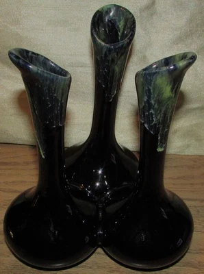 老式 ANNA VAN BRIGGLE 签名黑色三脚架 BUD VASE,7 英寸高,COLORADO SPGS。 — 第 1/4 张图片