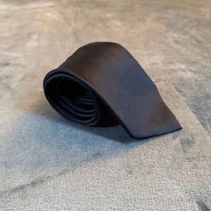 Cravatta uomo EXPRESS tinta unita nera 100% seta italiana made in USA - Foto 1 di 7