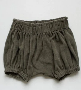 Neu mit Etikett The Simple Folk Frottee Bloomer oliv 5/6 Jahre - Bild 1 von 10