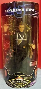 Nuova Modellino Babylon 5 Cpt John Sheridan 9"T Esclusiva Premier Ltd Edition - Foto 1 di 5