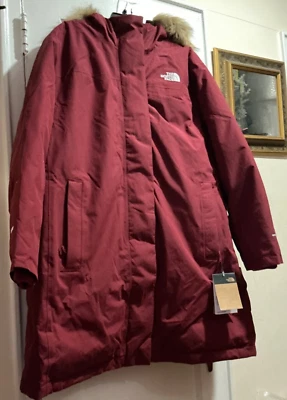 Abrigo de plumón The North Face Plus Arctic Parka con capucha granate talla 3X nuevo con etiquetas Foto 1 de 4