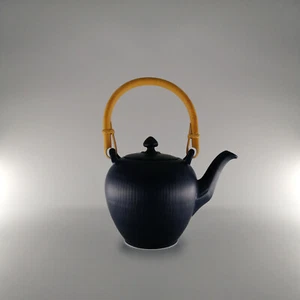 Royal Copenhagen Blue Fluted Teapot (22 cm / 75 cl) - #140-aa - Picture 1 of 2