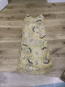 Beautiful Hunza Dress Size M Ladies - Picture 1 of 3