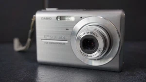 Casio Exilim EX-Z75 7.2MP Digital Camera - Silver - Picture 1 of 10