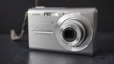Casio Exilim EX-Z75 7.2MP Digital Camera - Silver - Image 1 of 4
