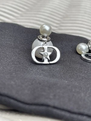 PENDIENTES CD DIOR TRIBALES TRASERO BLANCO ACABADO ORO BLANCO  Foto 1 de 4