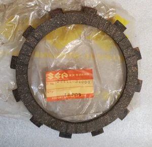 21441-34000 SUZUKI VINTAGE OEM CLUTCH FRICTION PLATE 72-77 RE5 GT550 INDY - Foto 1 di 5