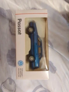 95008 | Schabak 1015/1016 VW Passat blau metallic Modellauto 1:43 gebraucht - Picture 1 of 1