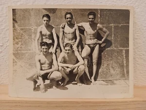 barechested men group swimmers italian summer 40s gay interest - Picture 1 of 4