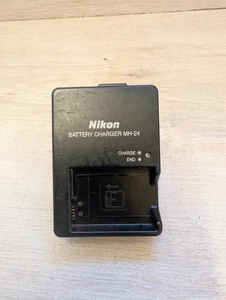 Nikon MH-24 UK Battery Charger for EN-EL14 genuine - Picture 1 of 4