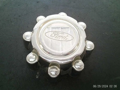 ONE CHROME CENTER CAP 2000 FORD F250SD    361268 - Image 1 of 3