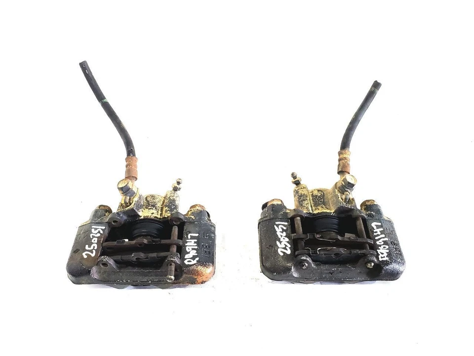 Par de pinzas de freno delanteras OEM Toyota Celica GTS 2003 2004 2005 Foto 1 de 4