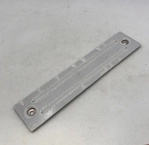 NOS Nuovo 2708 Inserto OEM / Piastra Gola da un seghetto da tavolo Makita 2708 - Foto 1 di 5