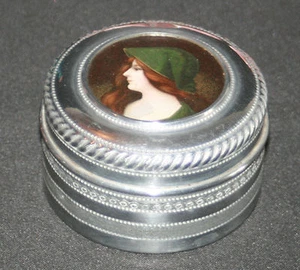 ancienne boite ronde poudre? aluminium ciselé poli médaillon femme fin XIX ème - Picture 1 of 9