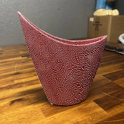 Уникальная текстурированная ваза Red Cresent Ellipse с белыми точками коготь омара - Изображение 1 из 4